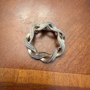 Vintage Gerry's Gold-Tone Wreath Brooch Textured Feather
Design Jewelry Pin